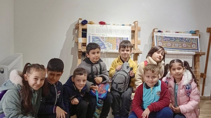 Hereke Halısı’na en minik ilmikler